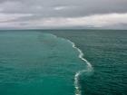 Остров эльютера на стыке моря с океаном